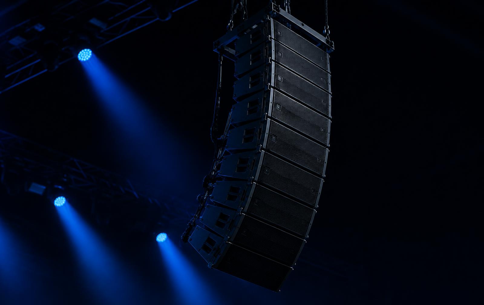 Hangend line-array systeem met blauw podiumlicht